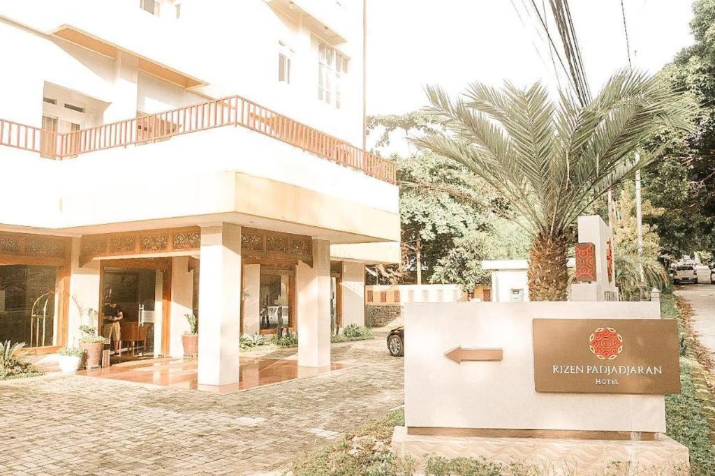 Rizen Padjadjaran Hotel Bogor Exterior foto